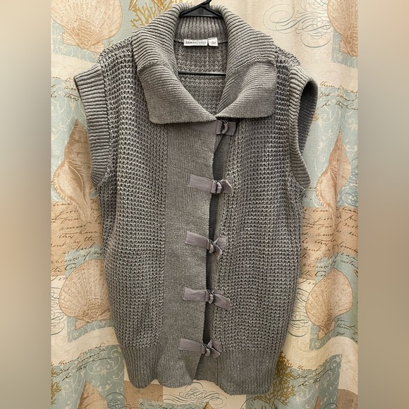Samantha’s Style Shop Women’s Gray Lg Knit Crochet Oversized Sleeveless Collared - Picture 1 of 9